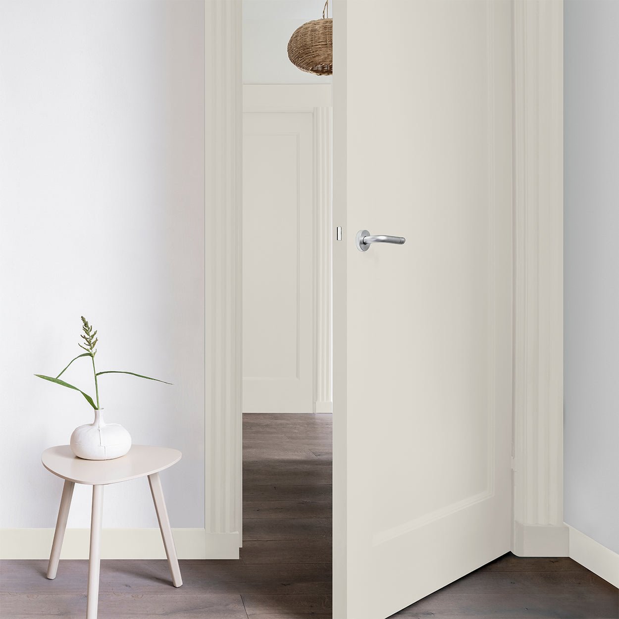 - Dulux Satinwood - Interior Wood and Radiators - Pure White Paint - 2.5L - Decor Warehouse